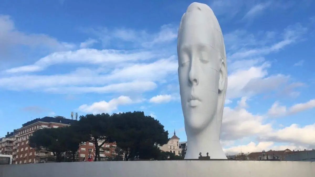 Escultura &lsquo;Julia&rsquo; de Jaume Plensa en la plaza de Col&oacute;n. AYUNTAMIENTO DE MADRID