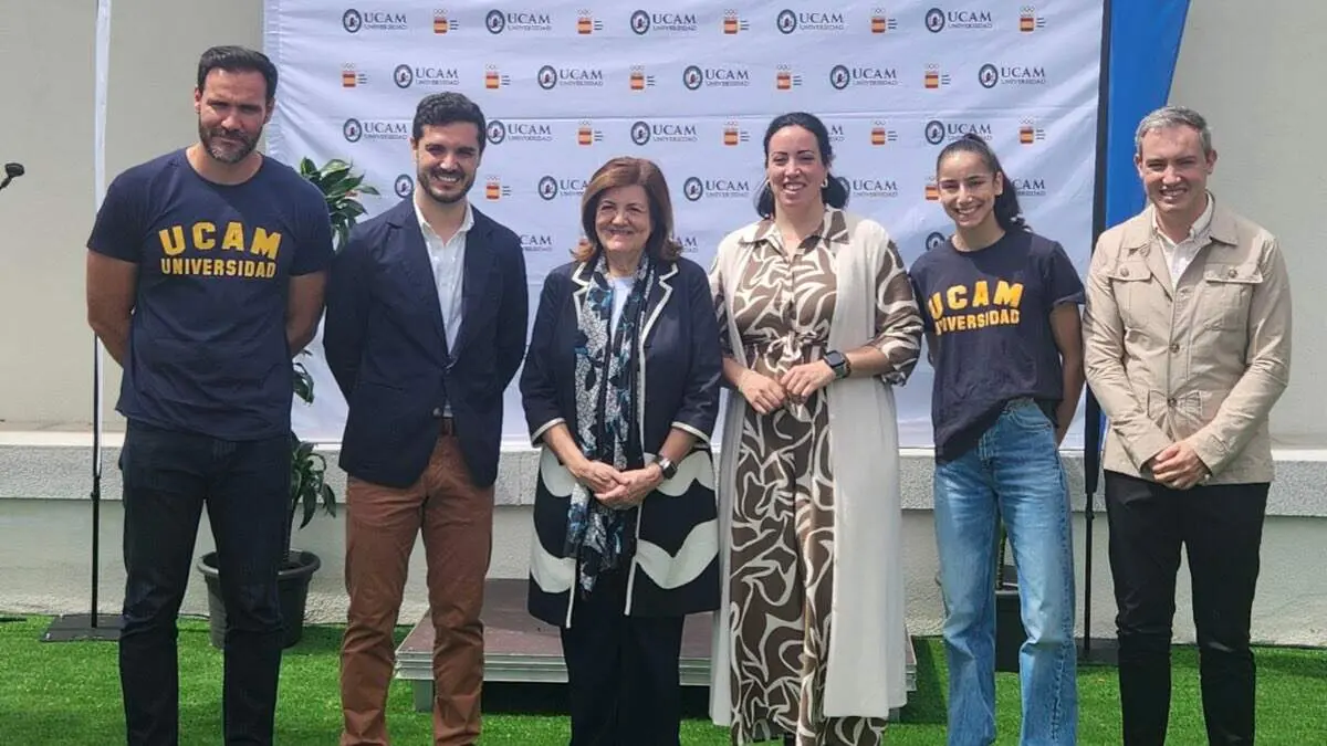Representantes institucionales y deportistas durante la jornada de puertas abiertas del campus UCAM-COE en Torrej&oacute;n de Ardoz. UCAM UNIVERSIDAD