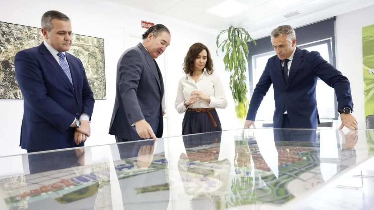 Isabel D&iacute;az Ayuso durante la presentaci&oacute;n de nuevas promociones de vivienda en Los Berrocales. COMUNIDAD DE MADRID