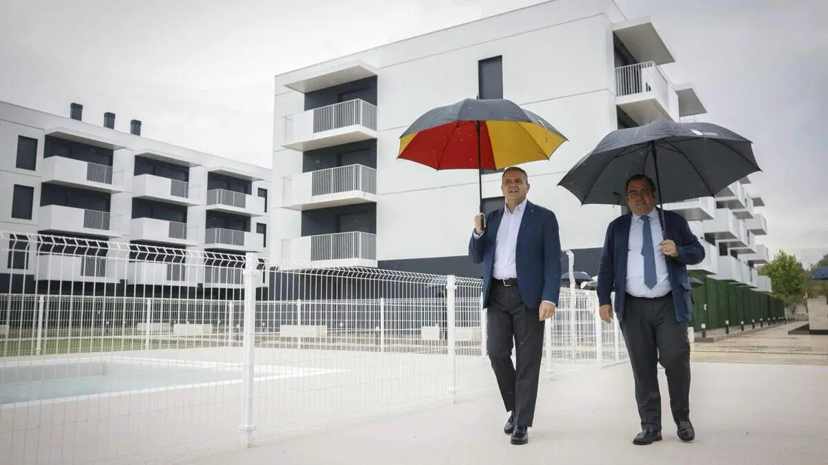 Jorge Rodrigo visita la nueva promoci&oacute;n del Plan Vive en Boadilla del Monte. COMUNIDAD DE MADRID