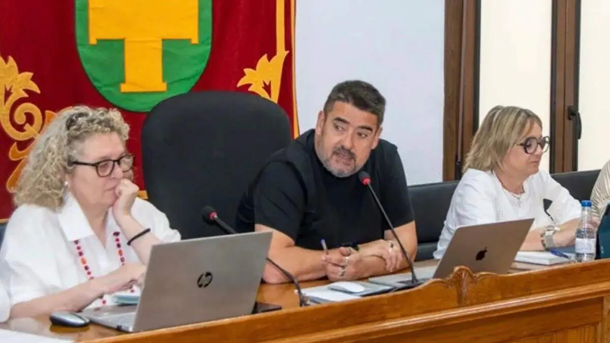 El alcalde de Marchamalo, Rafael Esteban, durante el pleno municipal. AYUNTAMIENTO DE MARCHAMALO.