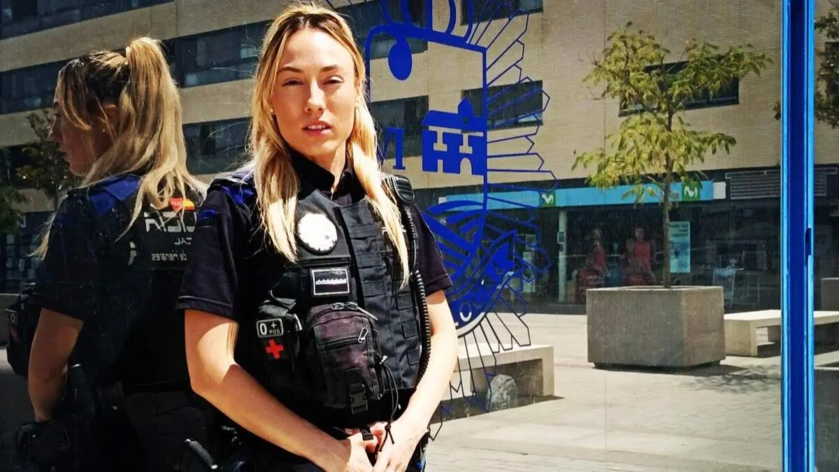 La oficial de Polic&iacute;a Local Nadia Lozano. AYUNTAMIENTO DE SAN FERNANDO DE HENARES