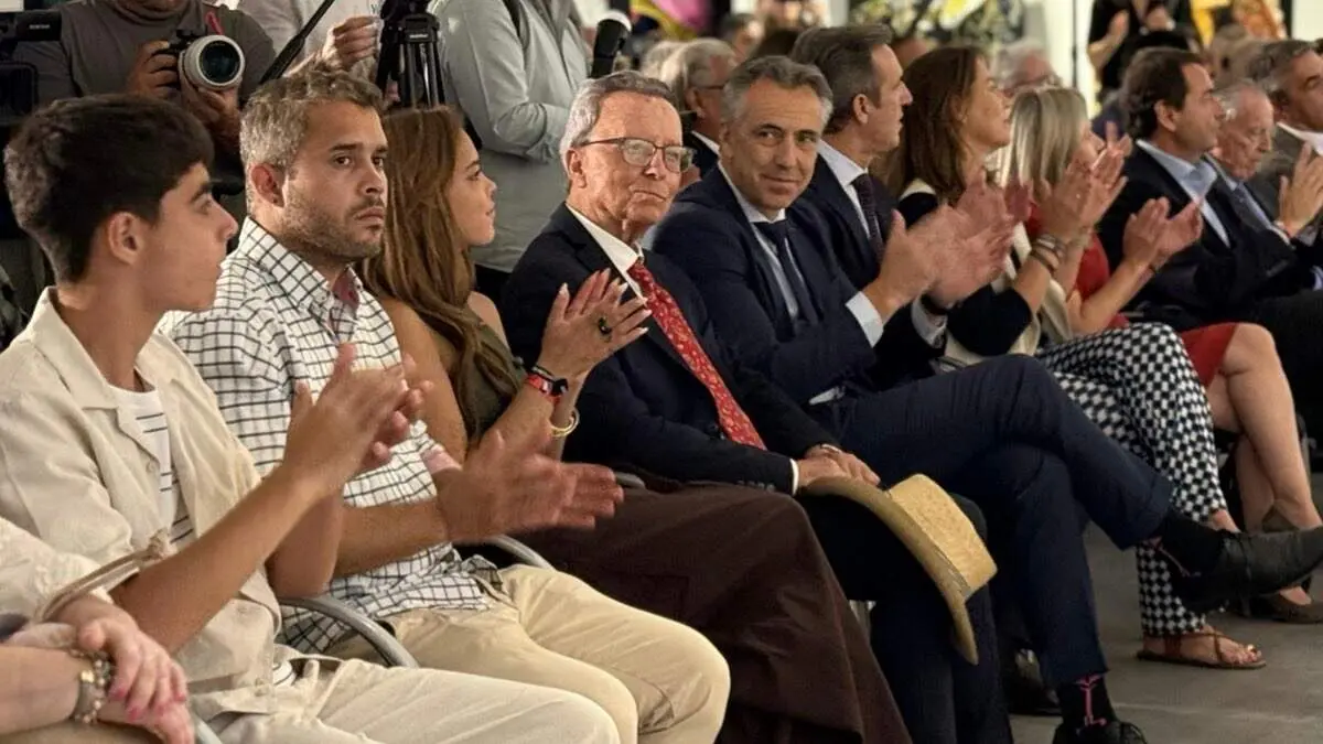 Ortega Cano, junto a sus hijos, durante el homenaje celebrado en Las Ventas. COMUNIDAD DE MADRID.