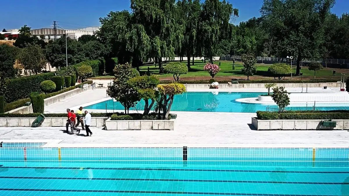 Vista de la piscina de verano del Polideportivo Municipal Justo G&oacute;mez. AYUNTAMIENTO DE SAN FERNANDO DE HENARES