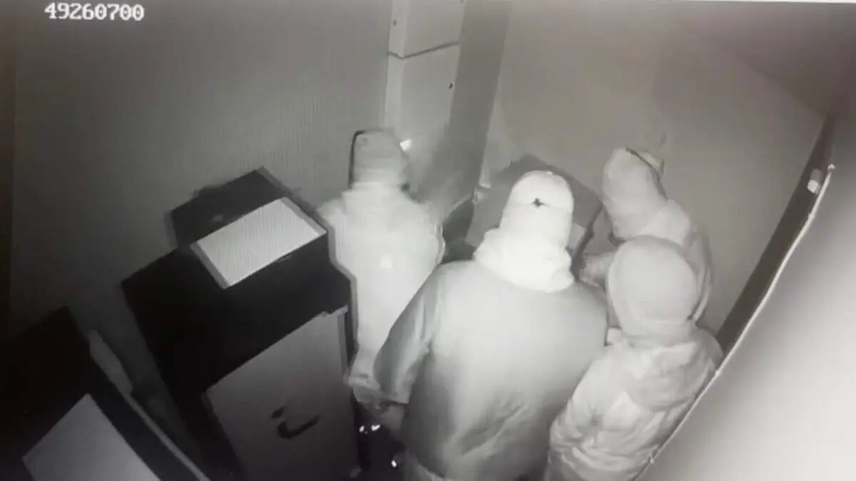 Integrantes del grupo durante uno de los robos investigados. POLIC&Iacute;A NACIONAL / GUARDIA CIVIL