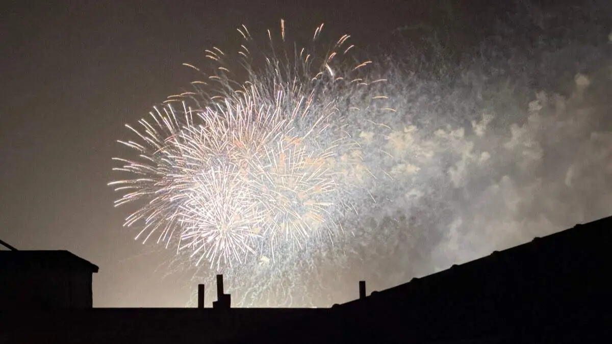 La 'Noche del Fuego' vista desde el centro de Torrej&oacute;n. MiraCorredor