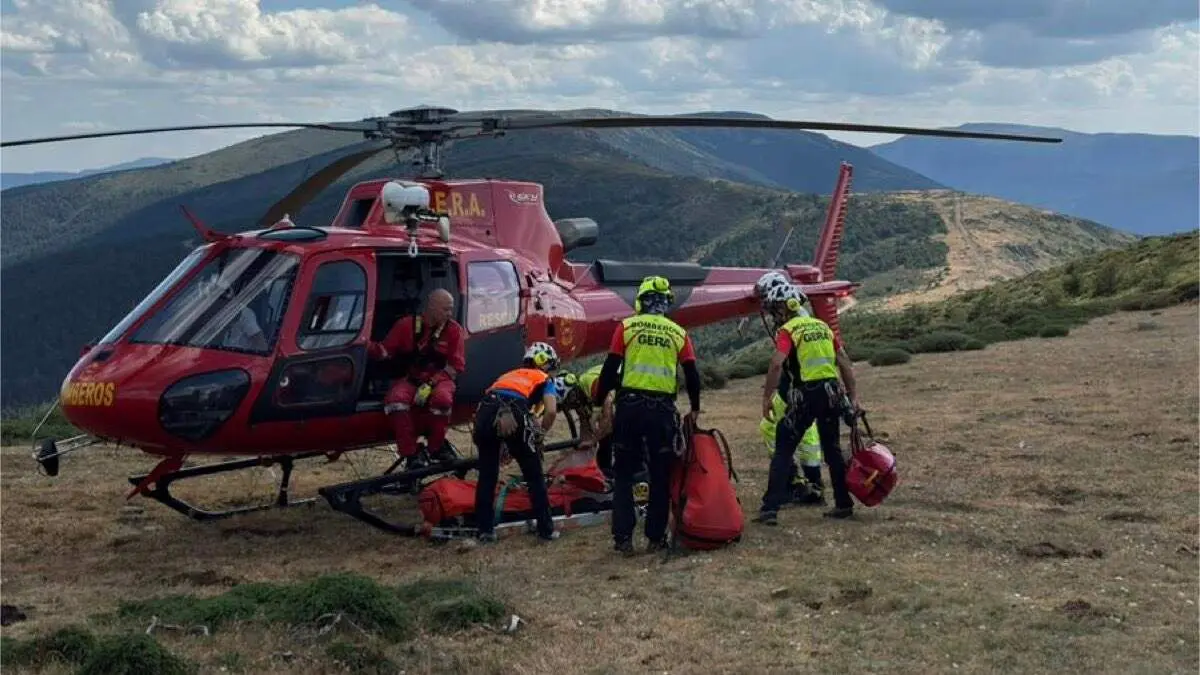 Efectivos del GERA rescatan al parapentista accidentado en Villavieja del Lozoya. 112 COMUNIDAD DE MADRID