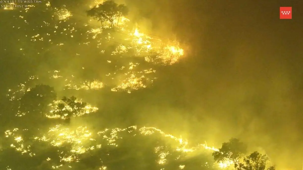 Imagen del incendio de Almorox (Toledo), esta noche. 112 COMUNIDAD DE MADRID