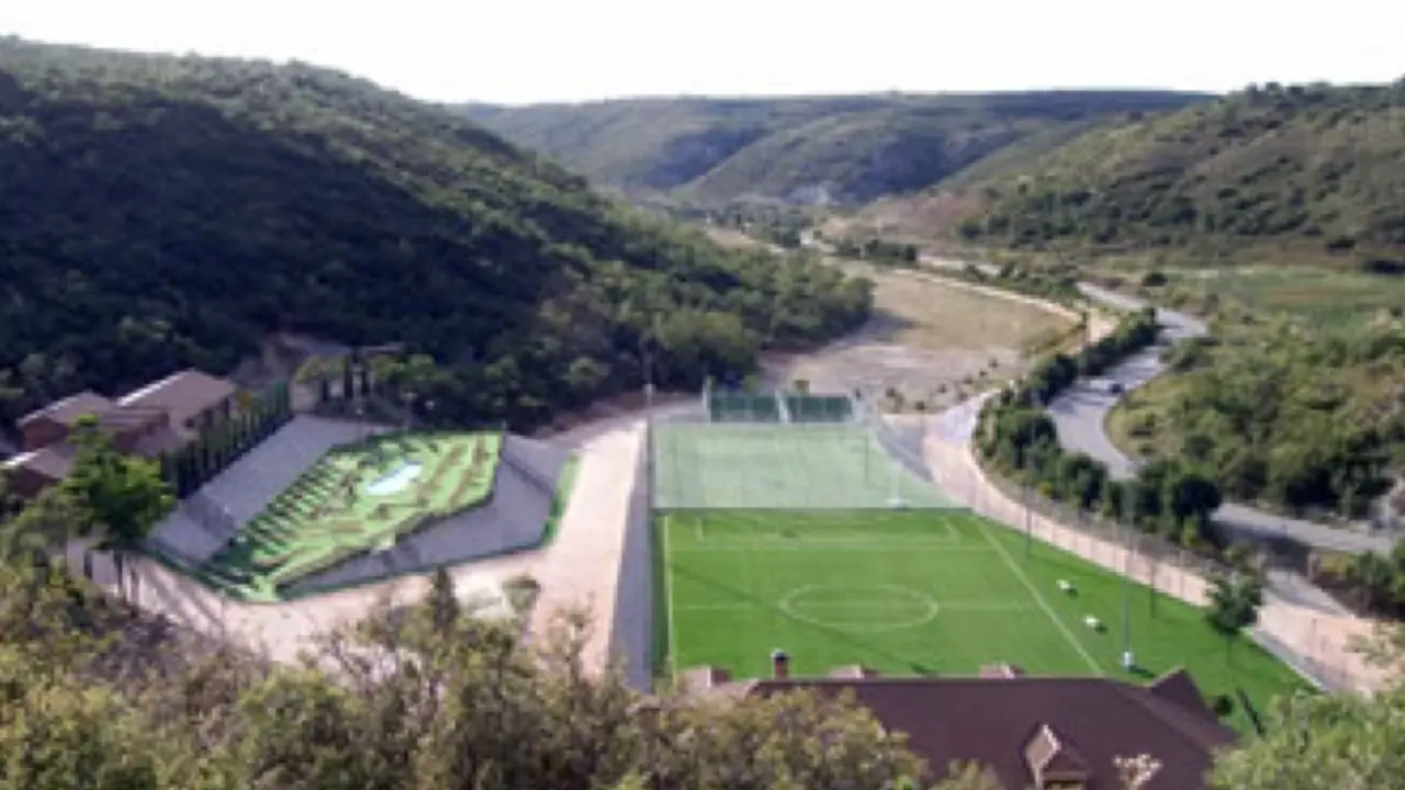 Fotograf&iacute;a del complejo construido en Loeches. Fuente: Asociaci&oacute;n Profesional de Agentes Forestales de la Comunidad de Madrid