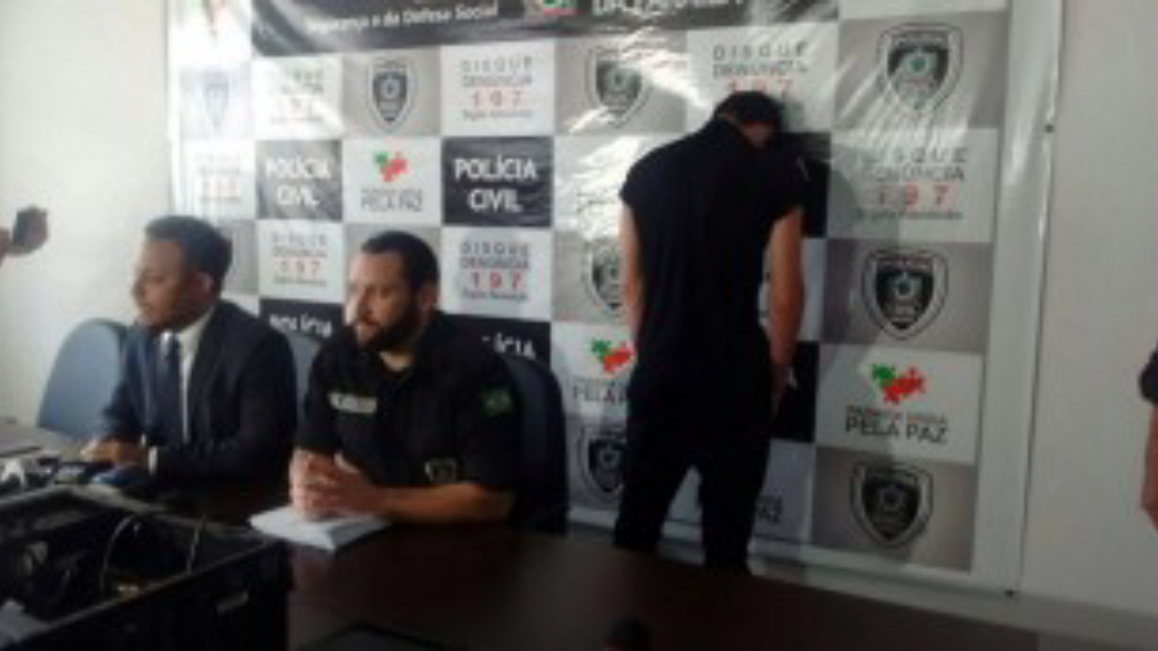 El detenido en Brasil ha sido presentado en rueda de prensa de espaldas 