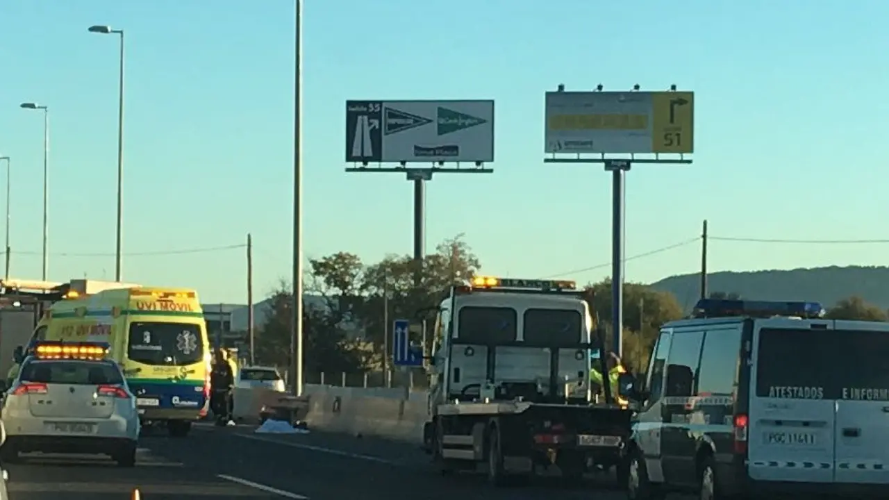 Los servicios de Emergencias trabajando en el accidente de Cabanillas (MiraCorredor.tv).