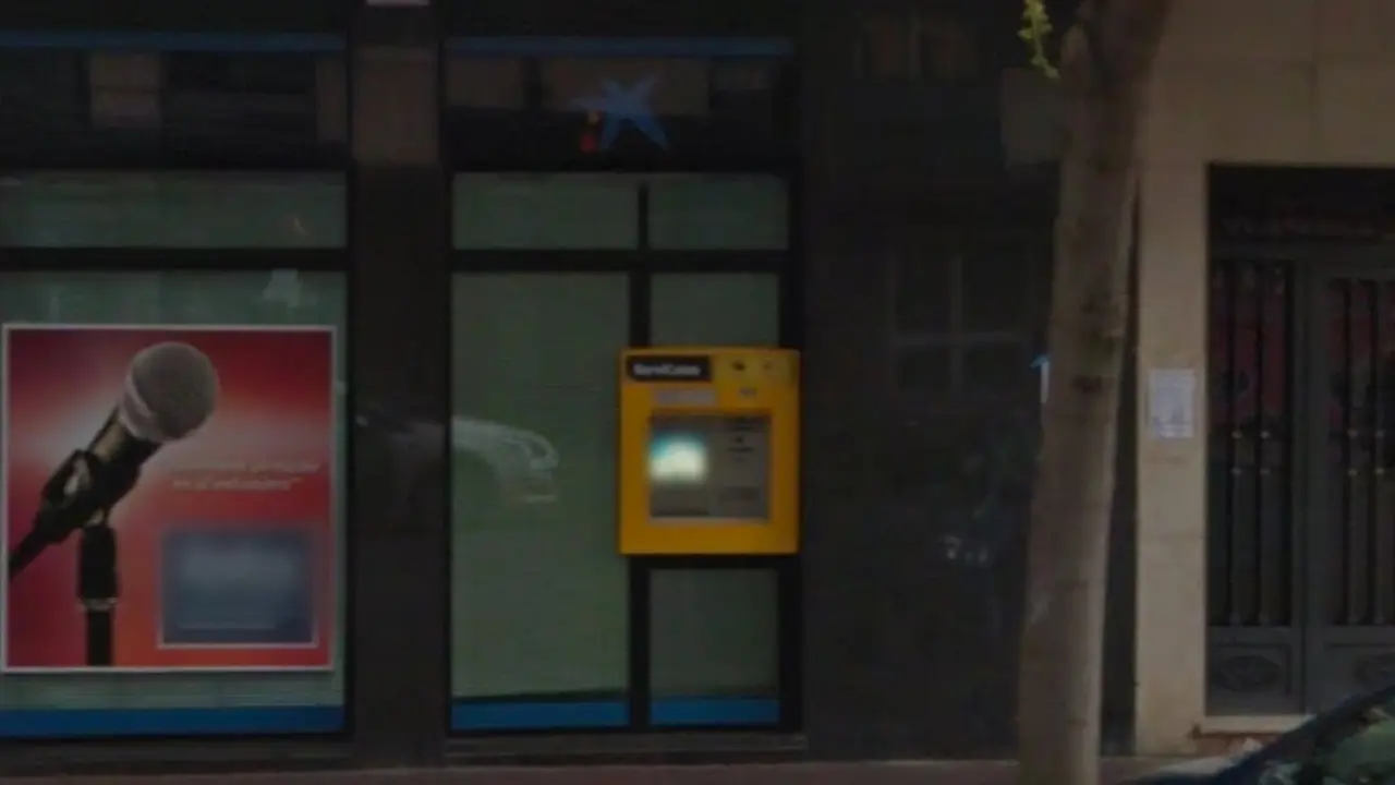 Cajero donde fue encontrado el hombre herido de gravedad (Google Maps).