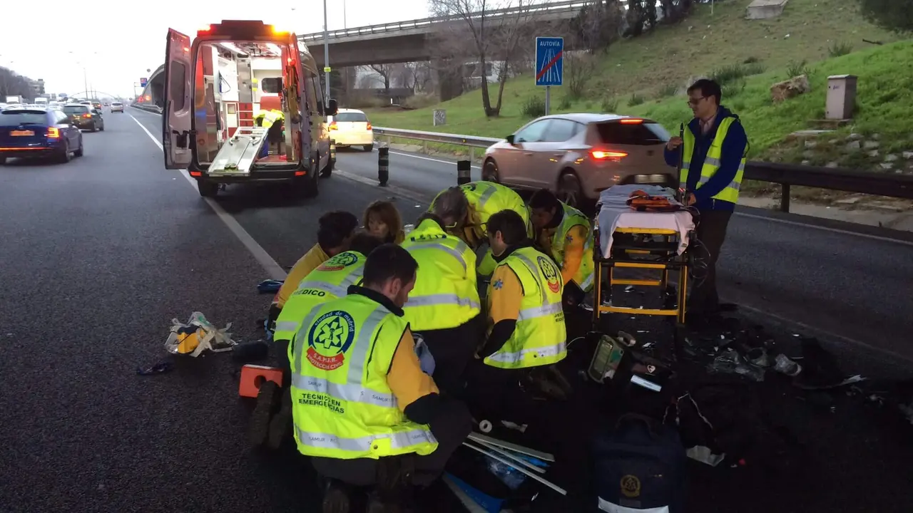 Los servicios de emergencia trabajando en la zona (Emergencias Madrid).