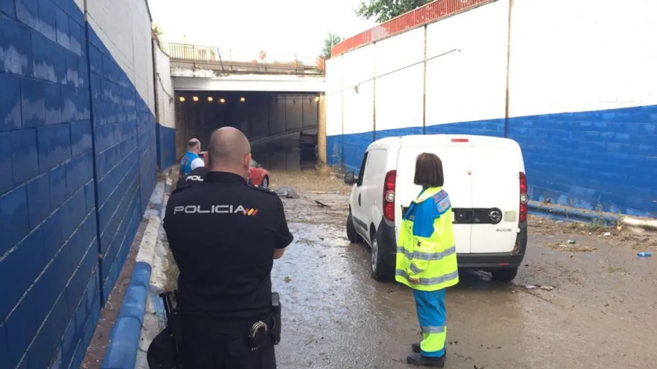 El t&uacute;nel donde ocurrieron los hechos y el veh&iacute;culo que conduc&iacute;a. 