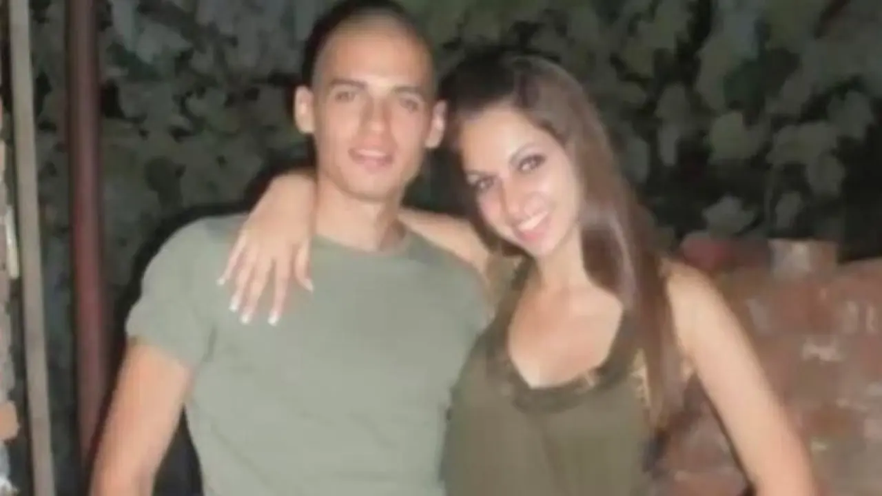 El presunto agresor junto a su hermana, la v&iacute;ctima (Cedida).