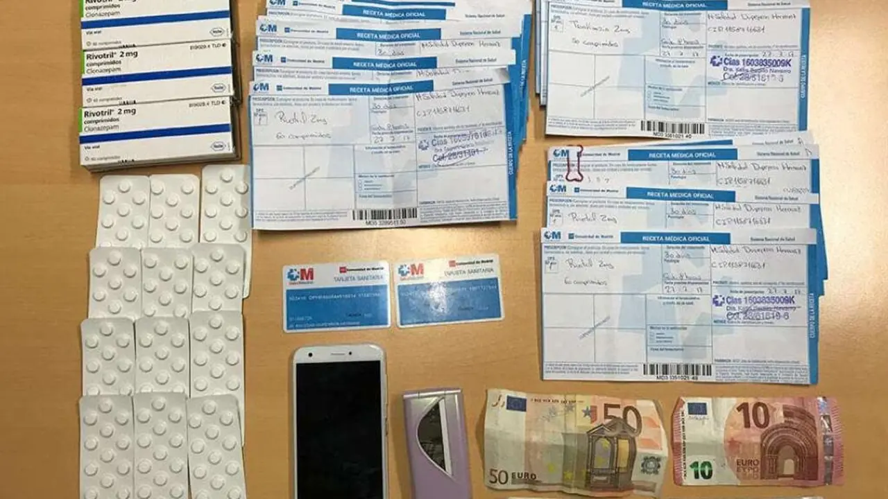 Material incautado a las ahora detenidas. 