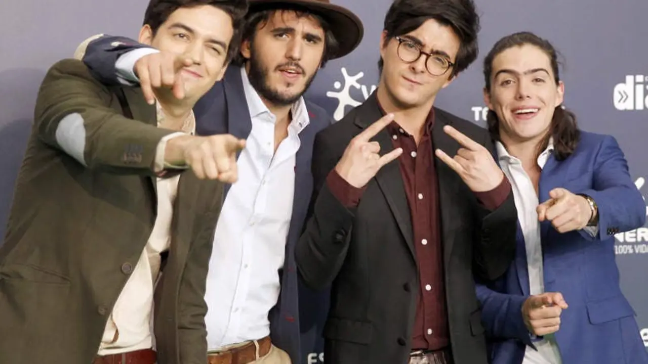 GRA630. SANTA CRUZ DE TENERIFE, 16/03/2017.- La banda colombiana Morat, galardonado con uno de los premios, a su llegada a los Premios Cadena Dial, en su XXI edici&oacute;n, esta noche en la capital tinerfe&ntilde;a. EFE/Crist&oacute;bal Garc&iacute;a