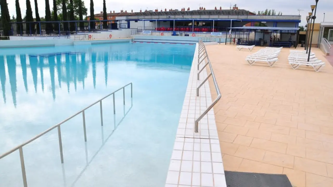 Apertura de la temporada veraniega de piscinas en el municipio y presentaci&oacute;n de las nuevas mejoras en la piscina de Olas.