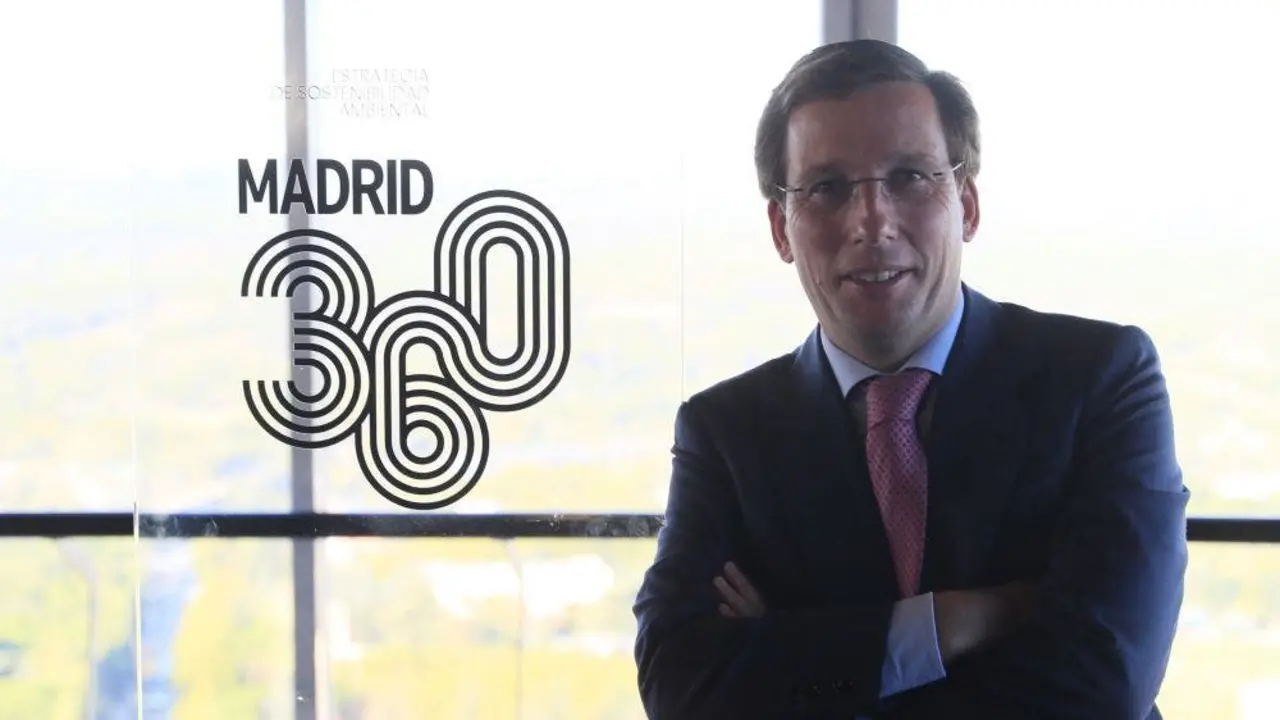 GRAF1795. MADRID, 30/09/2019.- El alcalde de Madrid, Jos&eacute; Luis Mart&iacute;nez-Almeida, durante la presentaci&oacute;n este lunes de su plan antipoluci&oacute;n de la capital, Madrid 360, que contempla toda la ciudad pero mantiene intacto el per&iacute;metro de Madrid Central. EFE/Fernando Alvarado