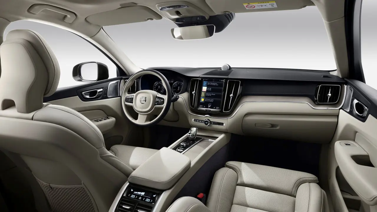 XC60 Inscription expression, Leather Fine Nappa Perforated Blond in Blond/Charcoal interior