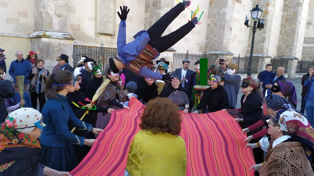 Manteo del Pelele en Alcal&aacute; (Ayto.). 