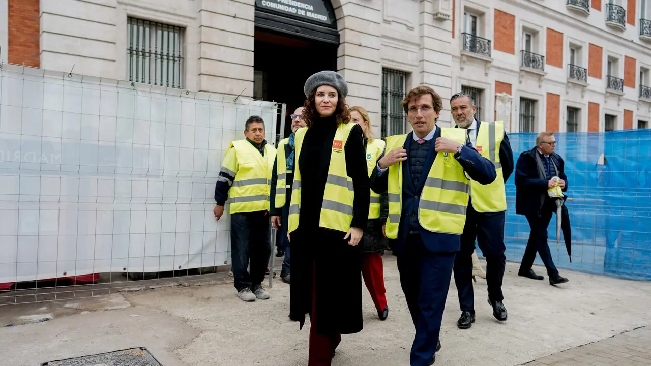D&Iacute;AZ AYUSO VISITA CON EL ALCALDE DE MADRID LAS OBRAS EN LA PUERTA DEL SOL