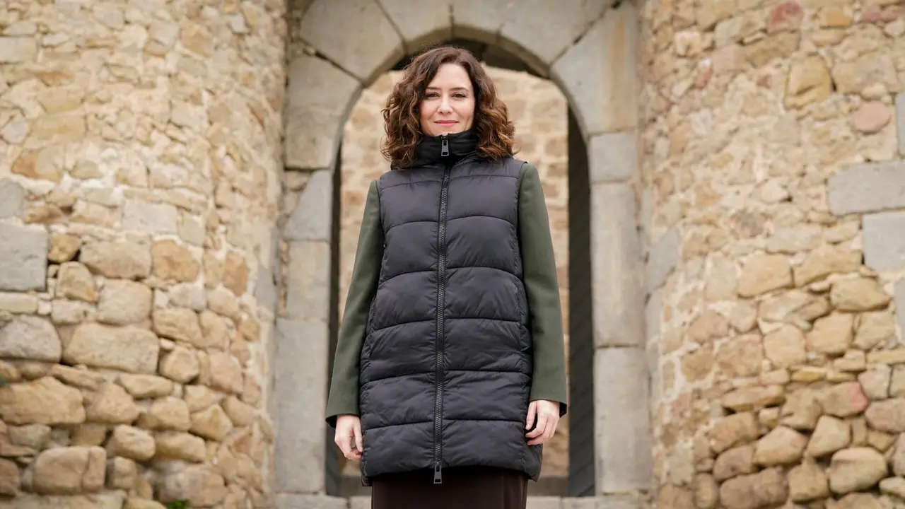 D&Iacute;AZ AYUSO PRESIDE LA REUNI&Oacute;N DEL CONSEJO DE GOBIERNO EN MANZANARES
EL REAL, EN EL 40o ANIVERSARIO DE LA APROBACI&Oacute;N DEL ESTATUTO DE
AUTONOM&Iacute;A DE LA COMUNIDAD DE MADRID