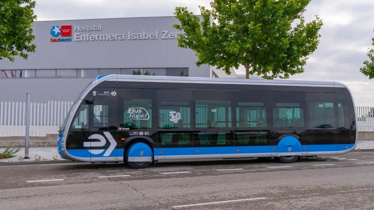 El nuevo Bus Rapid de la EMT que ya circula en Madrid. 