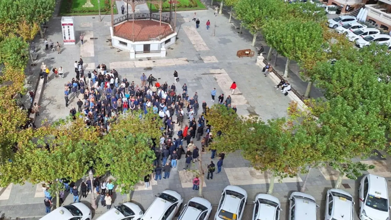 Concentraci&oacute;n llevada a cano en Alcal&aacute; tras el brutal crimen (Ayto.). 