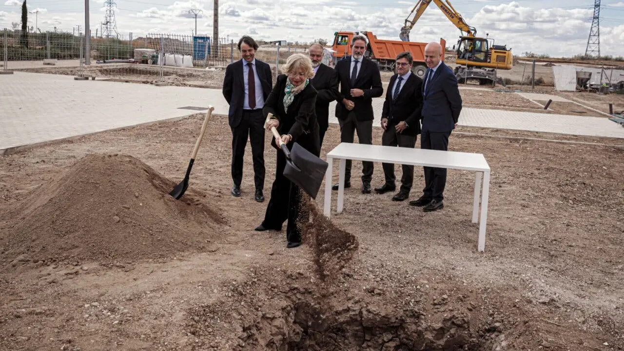 La etapa 2 de Los Cerros en Vic&aacute;lvaro ha comenzado con la presencia de autoridades locales.