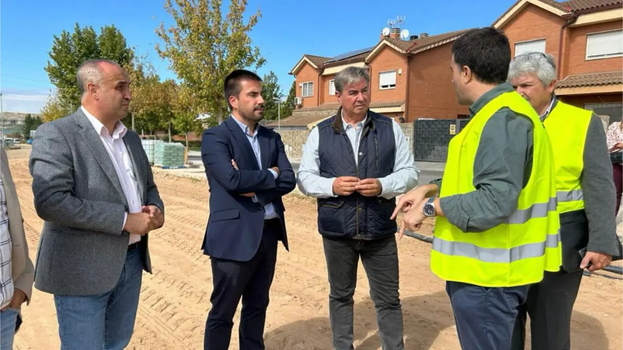 El viceconsejero supervisa las obras de mejora en Mejorada del Campo.