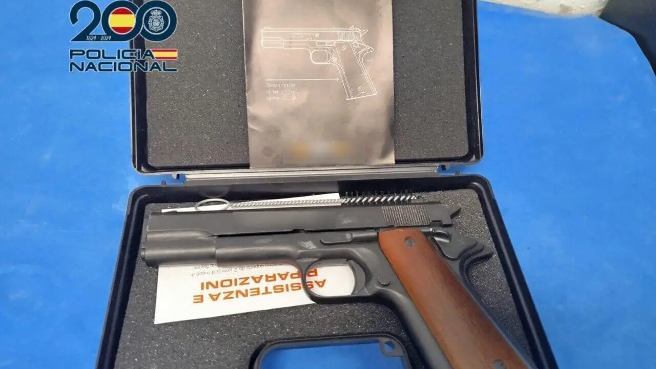 La Polic&iacute;a Nacional confisc&oacute; una pistola tras un tiroteo en un parque.