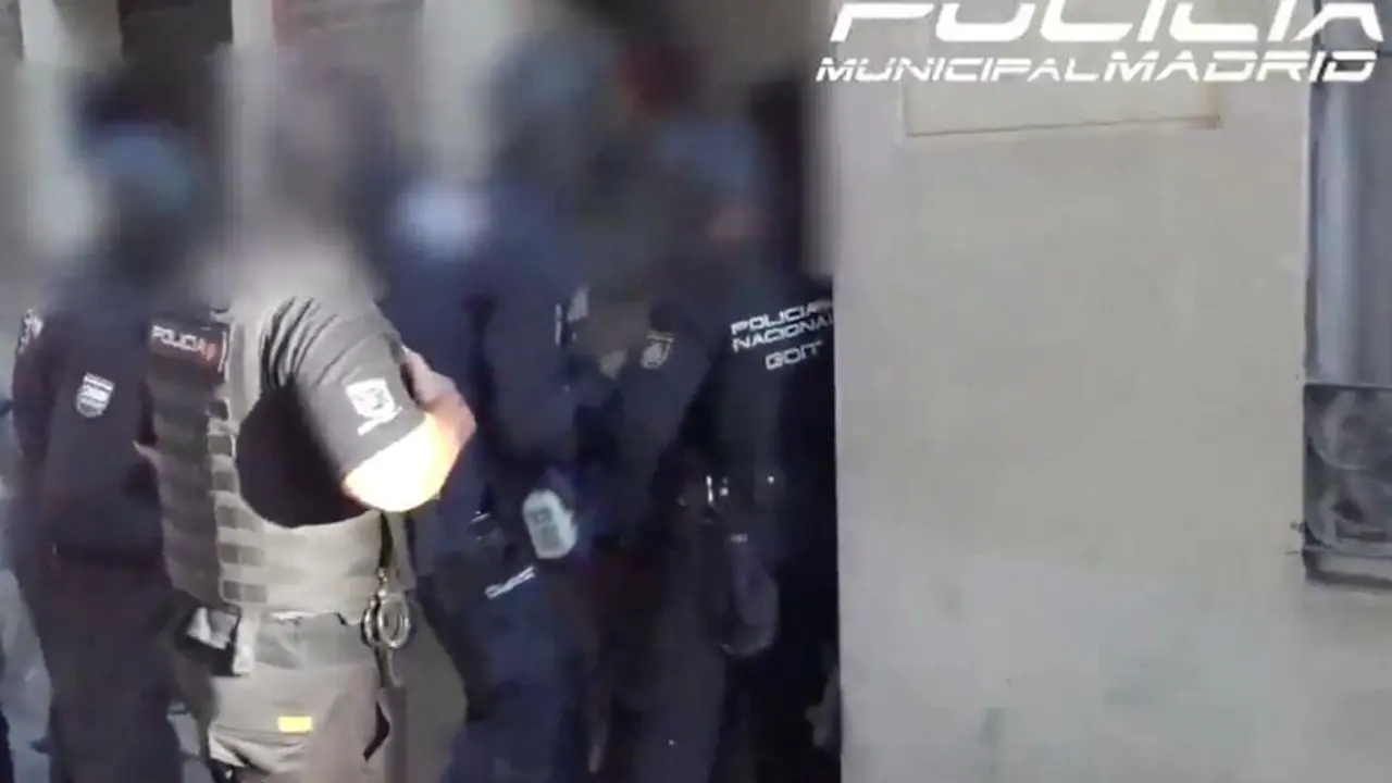 La Polic&iacute;a Nacional y Municipal desmantelan un narcopiso en Vallecas. Cuatro detenidos y drogas incautadas.