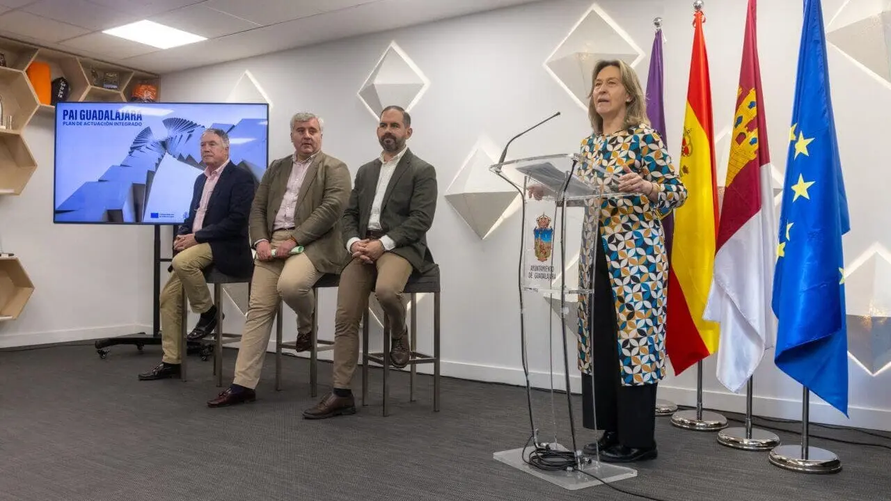 La presentaci&oacute;n de la estrategia edil en Guadalajara se llev&oacute; a cabo en febrero de 2025. Se discutieron fondos europeos para transformaci&oacute;n urbana.