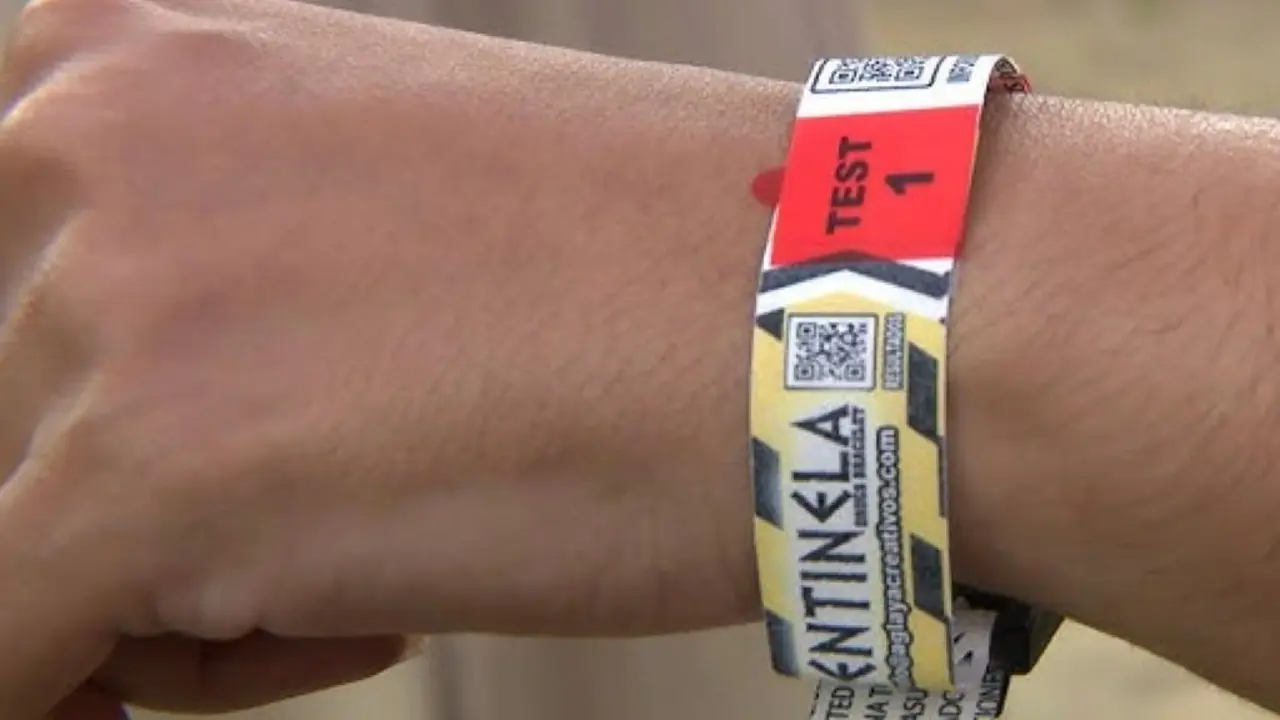 La pulsera centinela se distribuye en las Patronales de Torrej&oacute;n para prevenir la sumisi&oacute;n qu&iacute;mica.