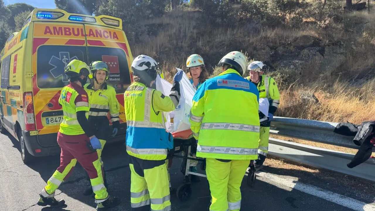 Dos j&oacute;venes resultaron heridos graves tras un accidente de moto en Robledo de Chavela.