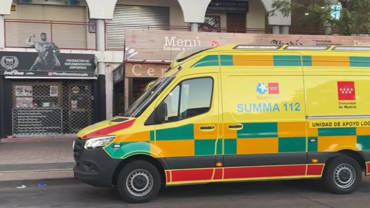 Ambulancia del SUMMA 112 en la escena de dos agresiones en M&oacute;stoles y Getafe.
