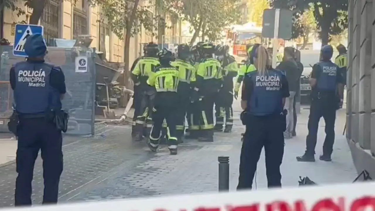 Intervenci&oacute;n de servicios de emergencia tras un derrumbe en Madrid.