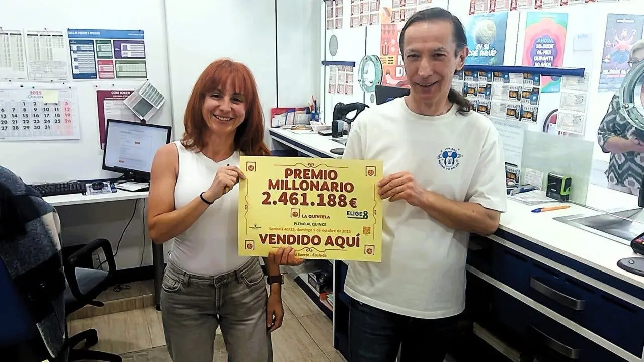 Un vecino de Coslada celebra su gran premio de La Quiniela. &iexcl;Felicidades!