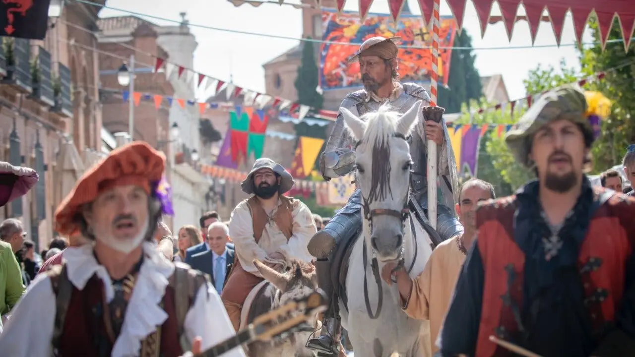 El Mercado Cervantino ofrece una experiencia &uacute;nica con teatro y m&uacute;sica en un ambiente medieval.
