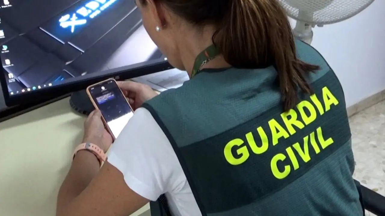 La Guardia Civil investiga la estafa del 'hijo en apuros'.
