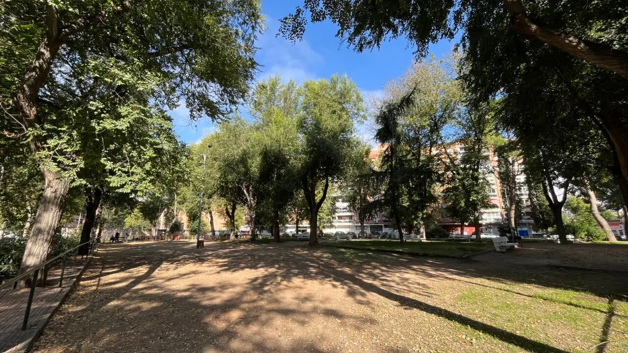 La Plaza Pr&iacute;ncipe Carlos se transformar&aacute; en un espacio verde y accesible. Se mejorar&aacute; la calidad de vida de los vecinos.