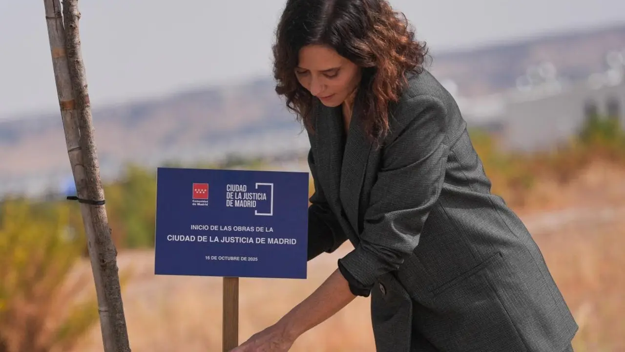 La presidenta de Madrid, Isabel D&iacute;az Ayuso, inicia las obras de la Ciudad de la Justicia.