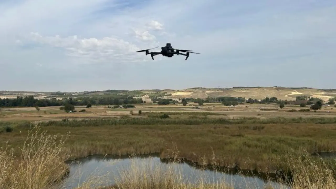 Un drone sobrevuela el Parque Regional del Sureste, un refugio natural.