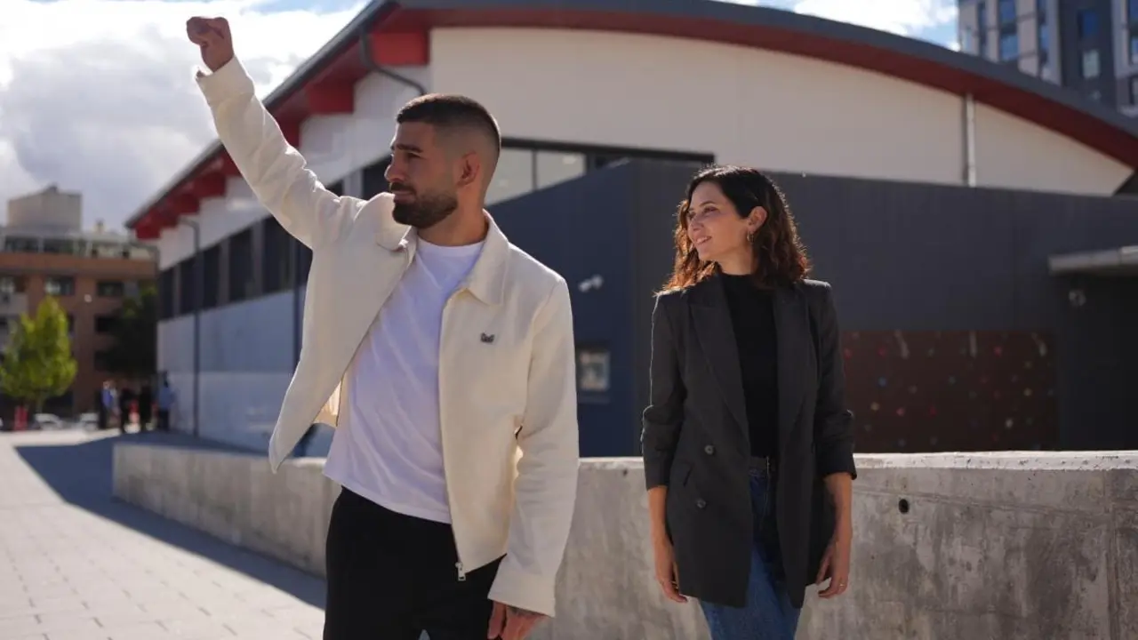 Isabel D&iacute;az Ayuso e Ilia Topuria se unen para combatir las drogas y el acoso escolar.
