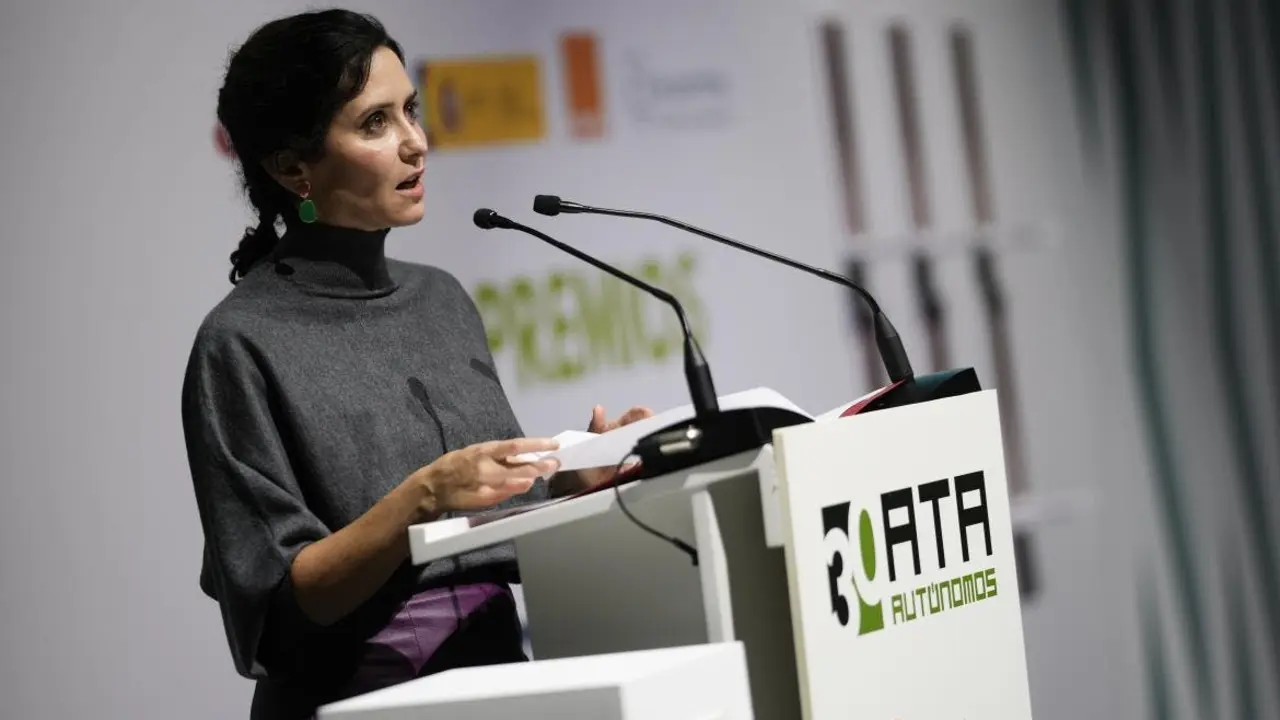 La presidenta Ayuso presenta nuevas ayudas para emprendedores en un evento reciente.