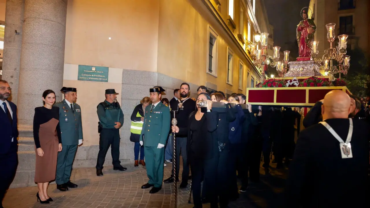 La presidenta Ayuso acompa&ntilde;a a San Judas Tadeo en Madrid. Un evento significativo para la comunidad.
