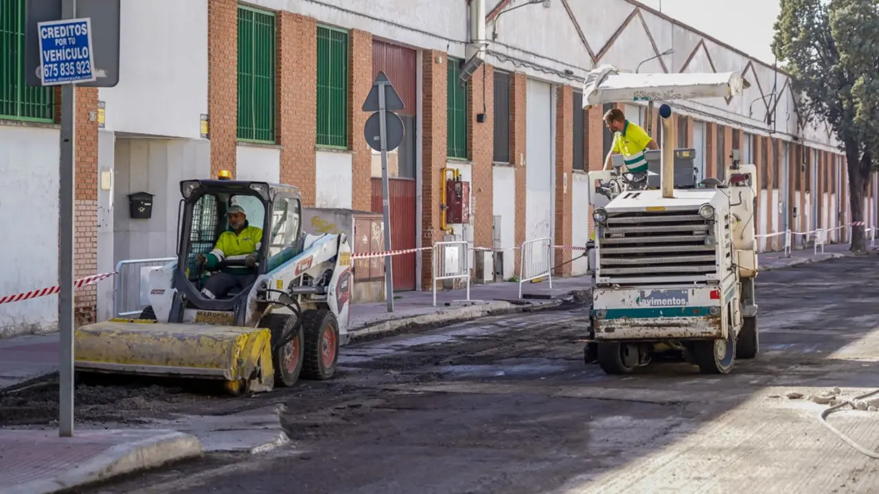 La segunda fase de la operaci&oacute;n asfalto mejora seis calles en Torrej&oacute;n.