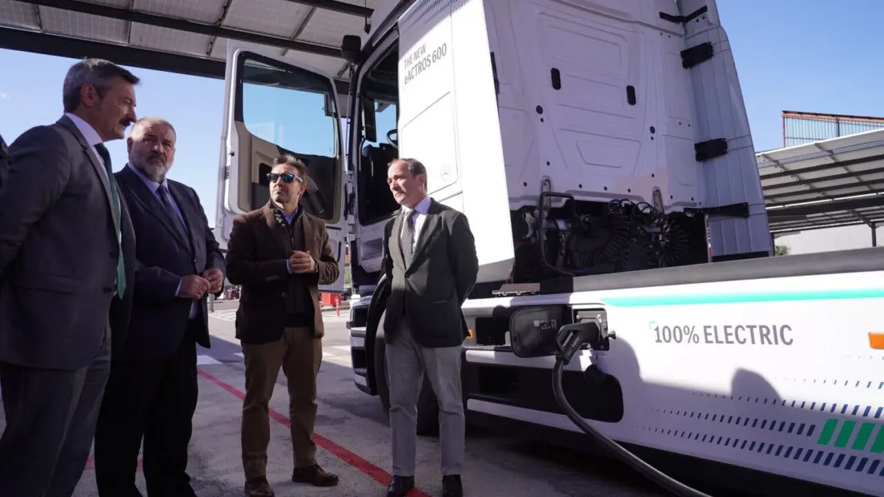 El Ayuntamiento de Madrid inaugura la electrolinera m&aacute;s grande de la ciudad en Vic&aacute;lvaro.