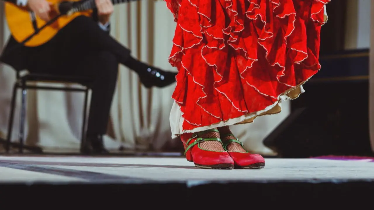 Celebraci&oacute;n del D&iacute;a Internacional del Flamenco con un desfile de moda en Alcal&aacute; de Henares.